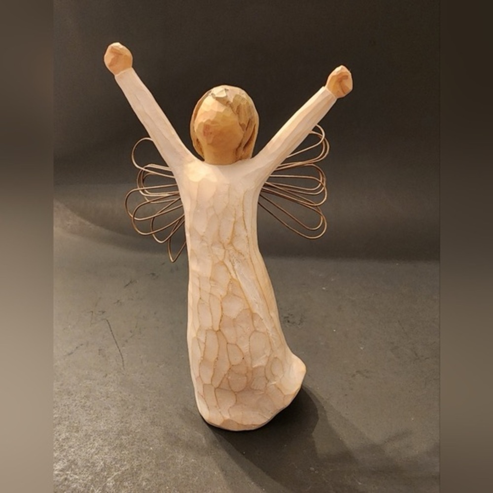 WILLOW TREE Susan Lordi 2000 Angel of Courage Figurine